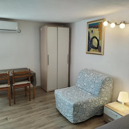 Nevija Apartament *