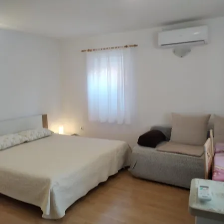 Nevija Apartament Valun