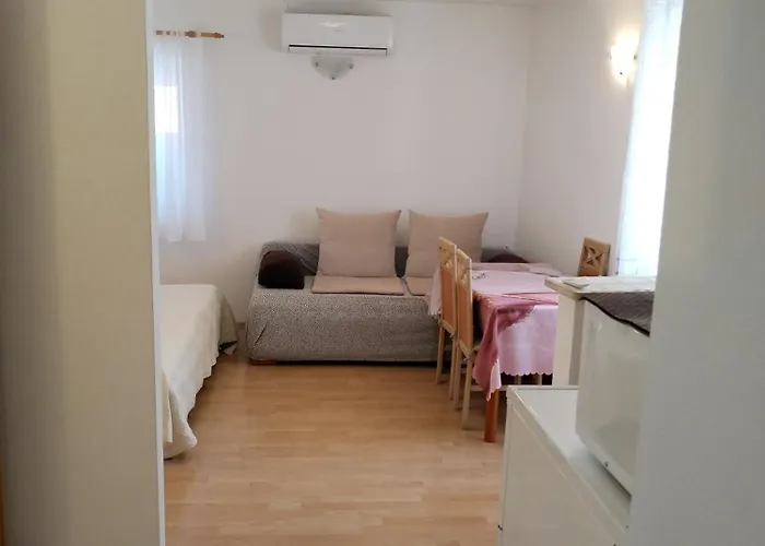 Nevija Apartman Valun
