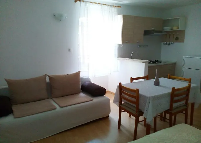 Nevija Apartman Valun